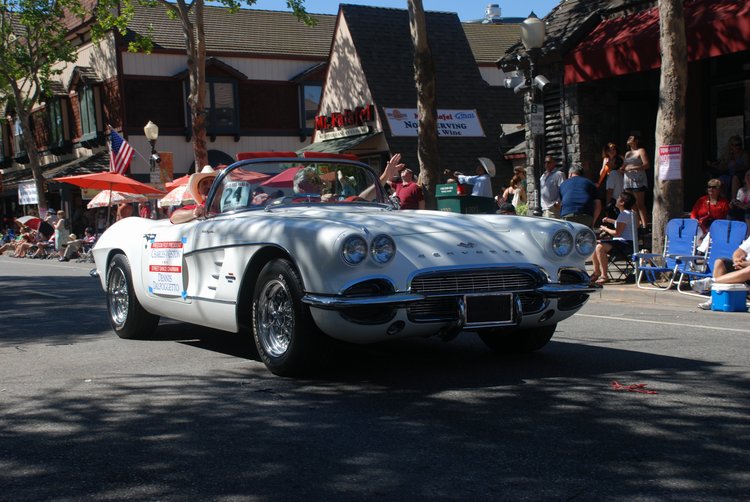 2011 Independence Day (02) Vette.JPG