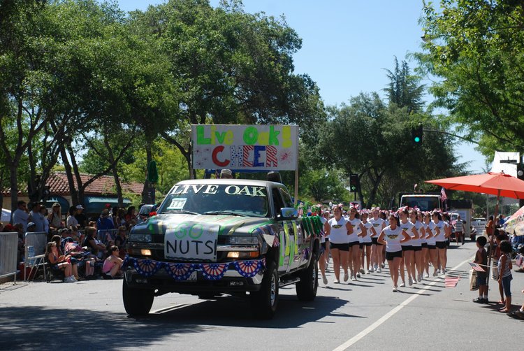 2011 Independence Day (27) LO Cheer!.JPG