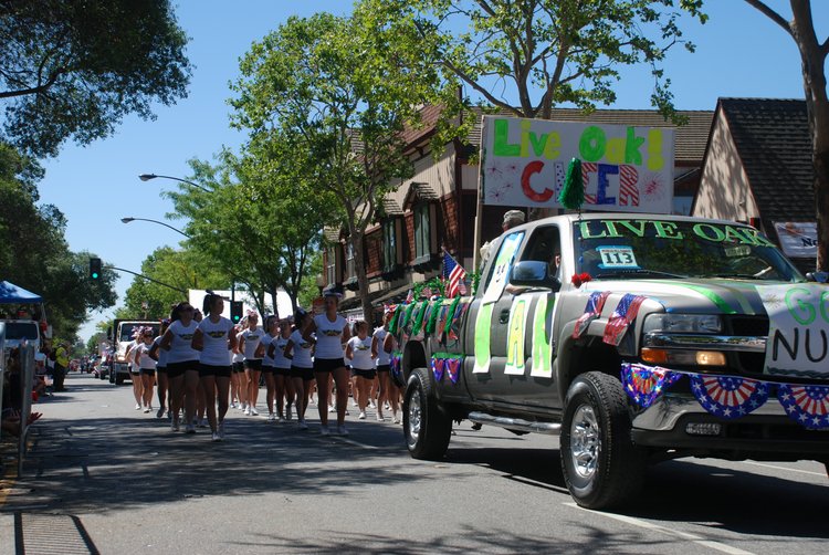 2011 Independence Day (28) LO Cheer!.JPG