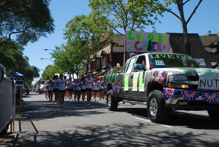 2011 Independence Day (29) LO Cheer!.JPG