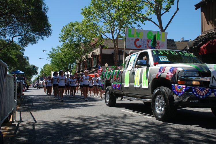 2011 Independence Day (30) LO Cheer!.JPG