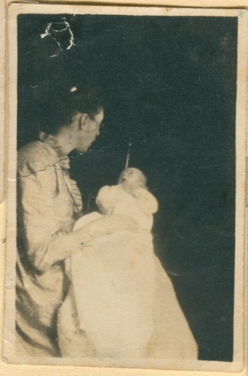 1914-08 Fran at 4 weeks.jpg