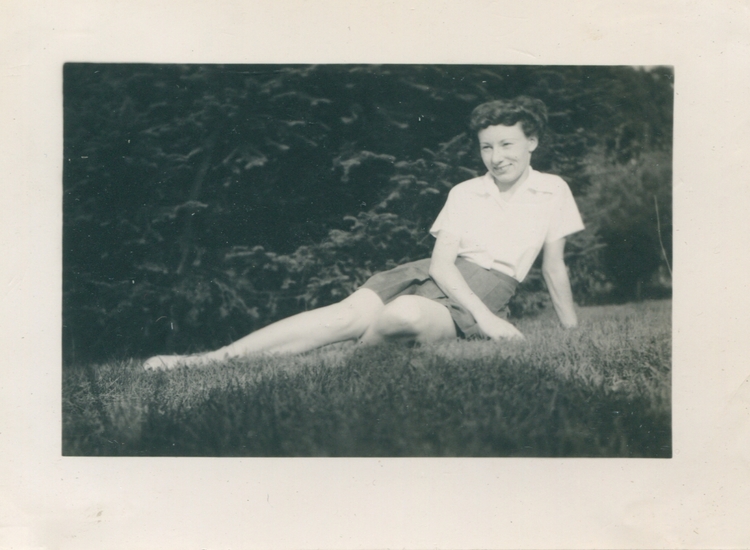 1943 Summer - 'The Galmour Girl'  for her Navy man.jpg