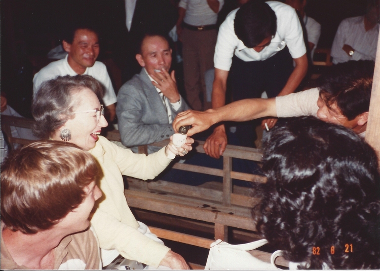1982-06 Drinking Sake in Japan.jpg