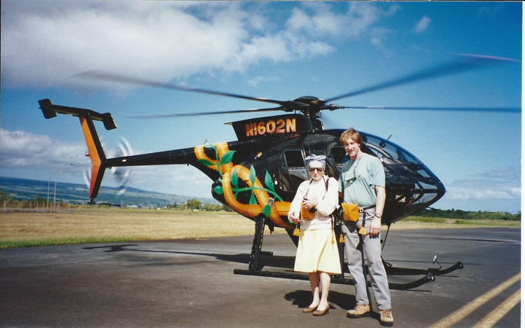 1995-01 With Bill in Hawaii in front of Helicopter.jpg