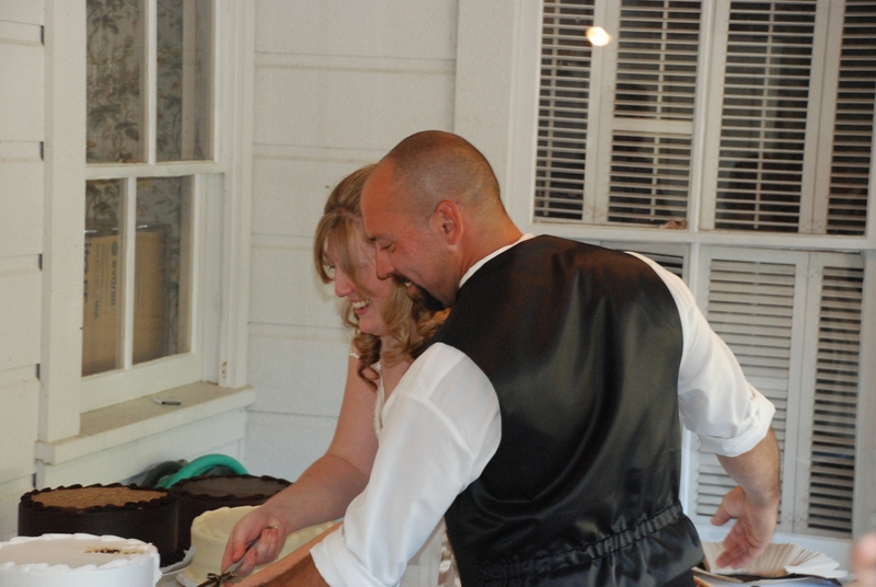 2009_10_24 Amy & Ray's Wedding_47 - Cake Cutting.JPG