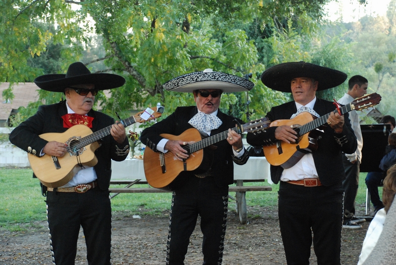 2009_10_24 Amy & Ray's Wedding_58 - Mariachis.JPG