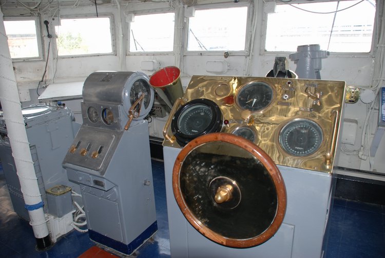 533 DC - Navy Yard - Destroyer Barry (DD 933).jpg