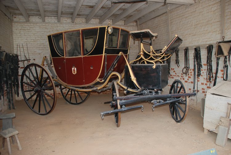 589 Mt Vernon - Carriage.jpg