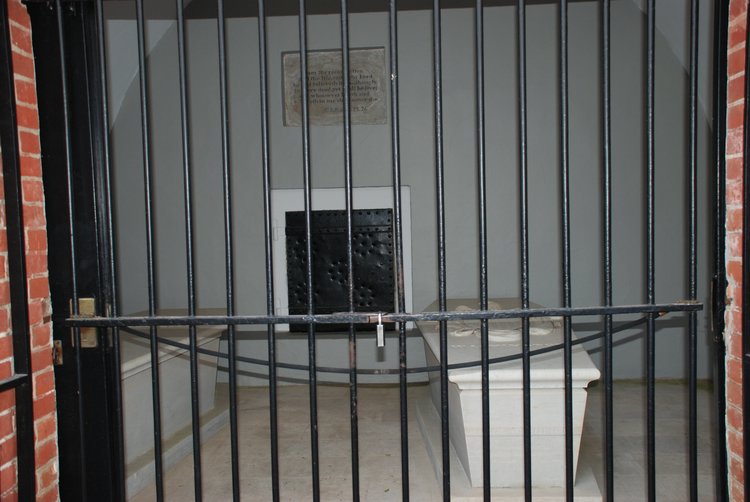 594 Mt Vernon - Washington's Tomb.jpg