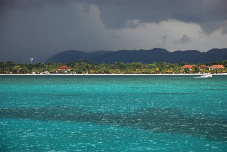 07C31e Rain, Mountains and Sea.JPG