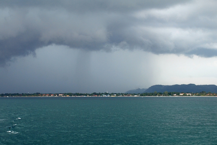10C40ec Rain In The Distance.jpg
