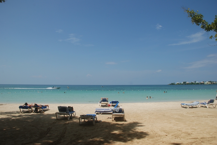10C14e Beach.jpg