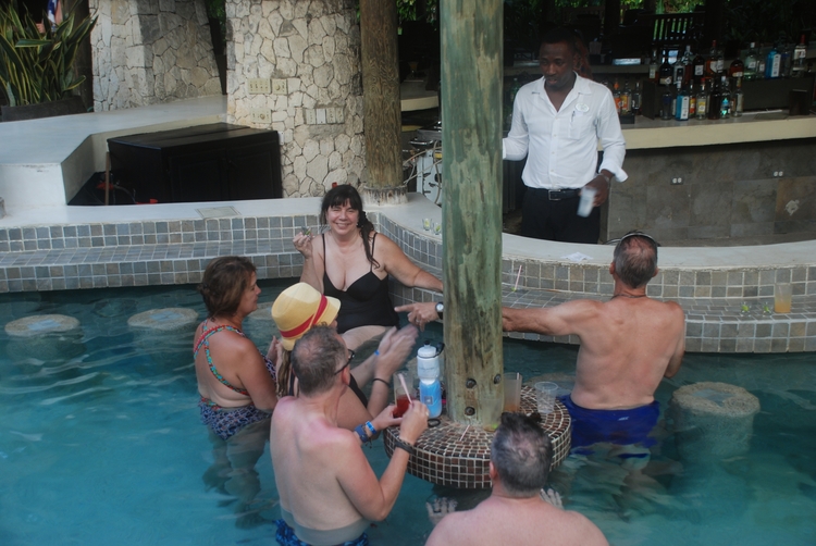 25C74 Pool Bar.JPG